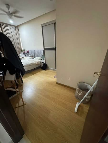 Kondominium untuk Dijual di Royal Strand @ Country Garden Danga Bay - Tok CJ - Bedroom - PropertyGuru.com.my