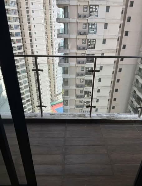 Kondominium untuk Dijual di Royal Strand @ Country Garden Danga Bay - Tok CJ - Balcony - PropertyGuru.com.my