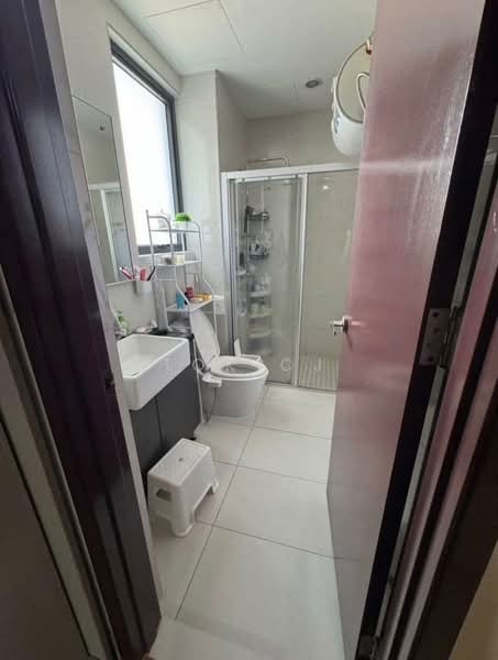 Kondominium untuk Dijual di Royal Strand @ Country Garden Danga Bay - Tok CJ - Bathroom - PropertyGuru.com.my