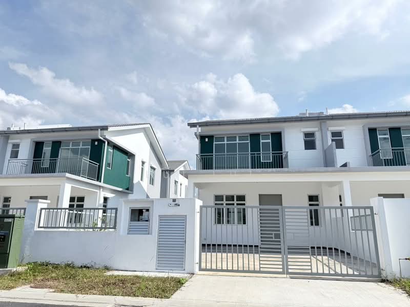 Exterior - 10ft Land