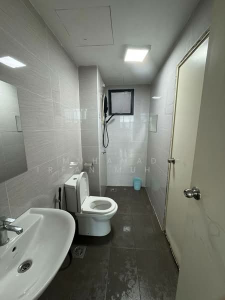 Service Residence for Rent at Vista Alam Serviced Apartment - Muhamad Irfan Muhamad Hafiz - Bathroom - PropertyGuru.com.my