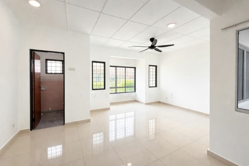 2.5-storey Terraced House for Sale in Rawang (Selangor) - Samson Lee - Living Room - PropertyGuru.com.my