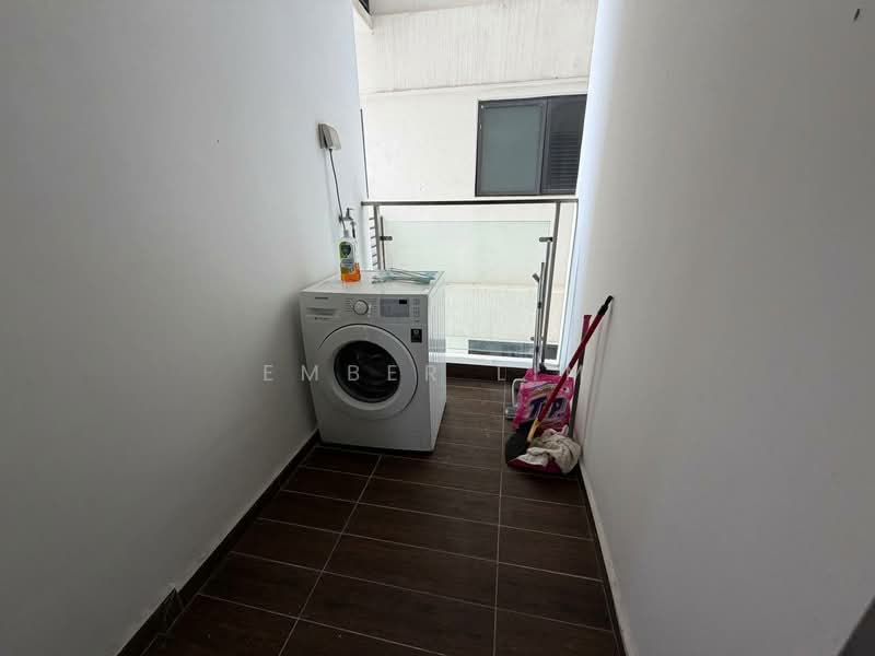 Kondominium untuk Dijual di Royal Strand @ Country Garden Danga Bay - Ember Lim - Balcony - PropertyGuru.com.my
