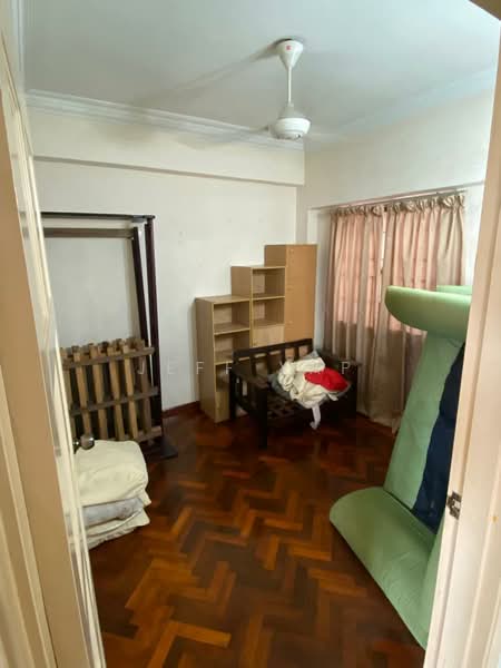 For Rent - Aman Puri Apartment