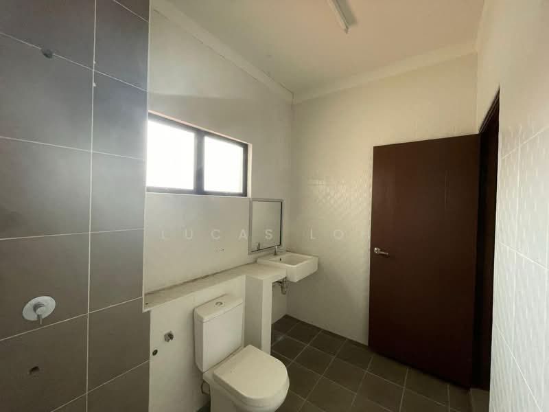 Kota Bayuemas untuk Untuk Dijual - RM 650,000, Apr 2026 - Bathroom - PropertyGuru.com.my