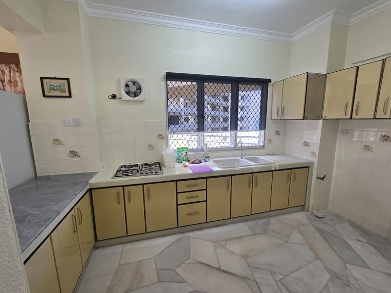 Condominium for Rent at The Reef Condominium - Daniel Teoh - Kitchen - PropertyGuru.com.my