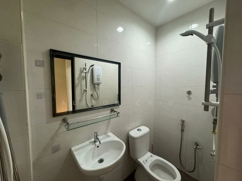 Taman Bukit Desa, 2 sty, 15x50 sf, Renovated, Freehold untuk Untuk Dijual - RM 490,000, Mac 2026 - Bathroom - PropertyGuru.com.my