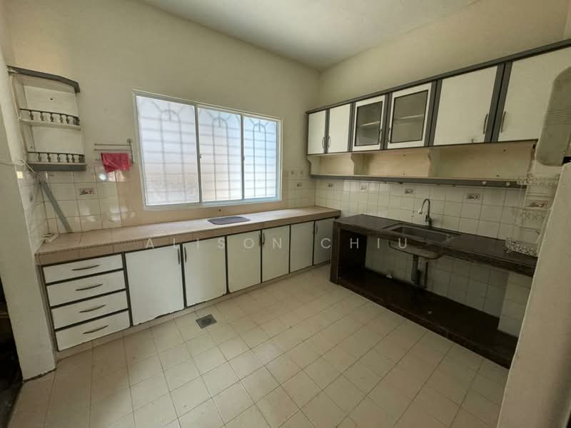 Taman Bukit Desa, 2 sty, 15x50 sf, Renovated, Freehold untuk Untuk Dijual - RM 490,000, Mac 2026 - Kitchen - PropertyGuru.com.my