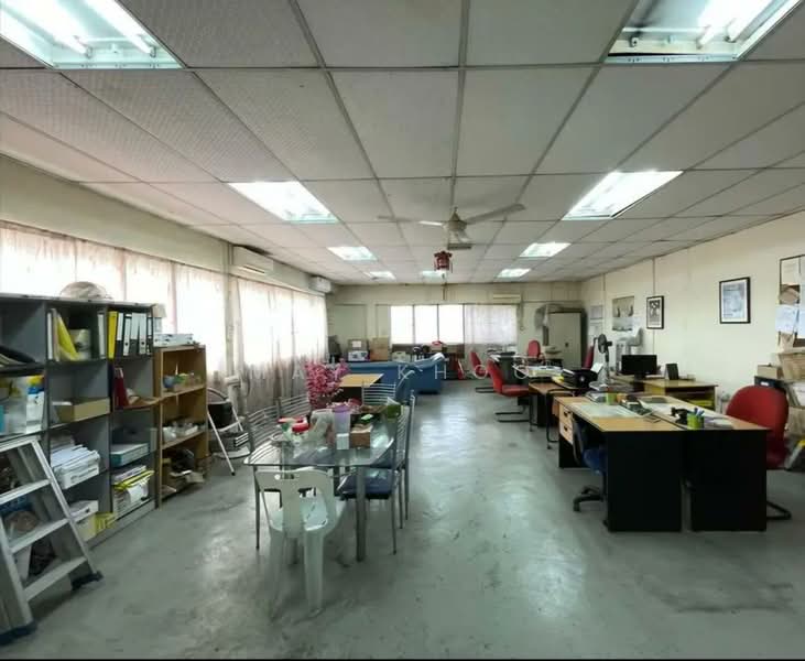 Semi-D Factory for Sale in Taman Perindustrian Cemerlang (Ulu Tiram) - May Khoo - Interior - PropertyGuru.com.my