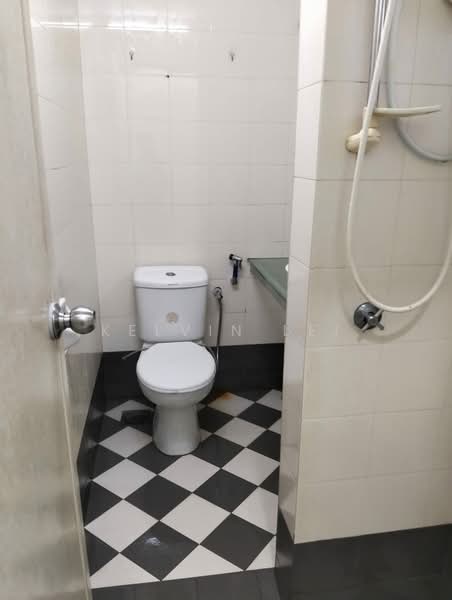 Service Residence for Sale at The Embassy (Bangunan Duta Impian) - Kelvin Lei - Bathroom - PropertyGuru.com.my
