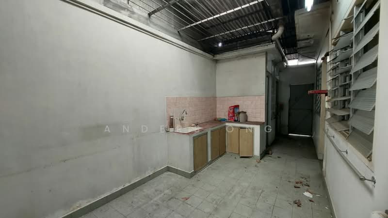 Single Storey Terrace Jelutong Freehold For Sale untuk Untuk Dijual - RM 880,000, Mac 2026 - Kitchen - PropertyGuru.com.my