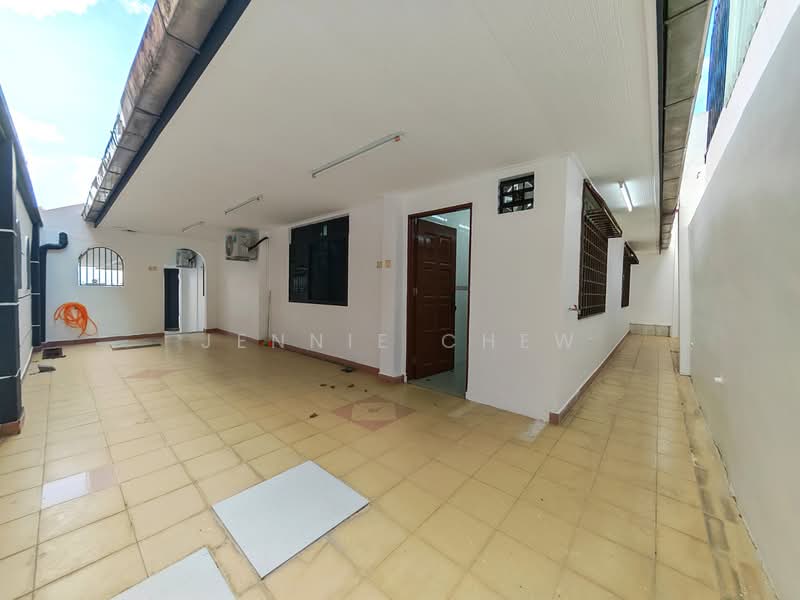 Semi-Detached House for Rent in Taman Tasek (Johor Bahru) - Jennie Chew - Exterior - PropertyGuru.com.my