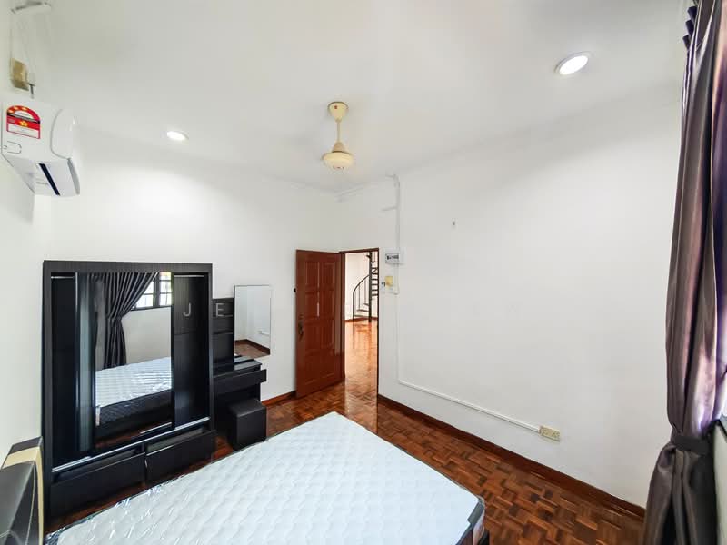 Semi-Detached House for Rent in Taman Tasek (Johor Bahru) - Jennie Chew - Bedroom - PropertyGuru.com.my