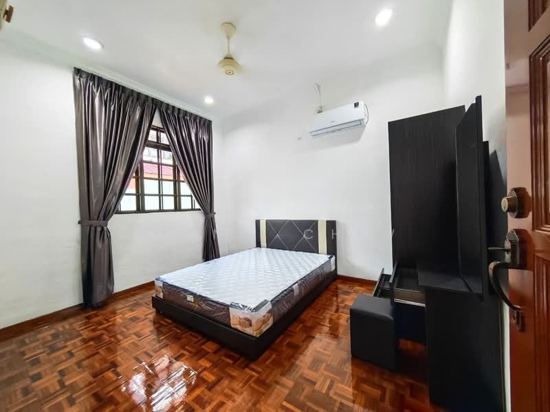 Semi-Detached House for Rent in Taman Tasek (Johor Bahru) - Jennie Chew - Bedroom - PropertyGuru.com.my