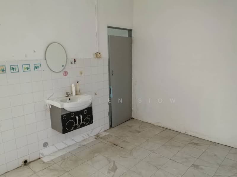Shop / Office for Rent in Bandar Baru Permas Jaya (Permas Jaya) - Carrien Siow - Bathroom - PropertyGuru.com.my