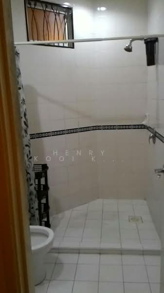 Service Residence for Rent at Windsor Tower - Henry Kooi Kuan Xiang - Bathroom - PropertyGuru.com.my