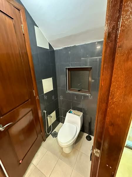 2-storey Terraced House for Rent in Bukit Rahman Putra (Sungai Buloh) - Ares Lim - Bathroom - PropertyGuru.com.my