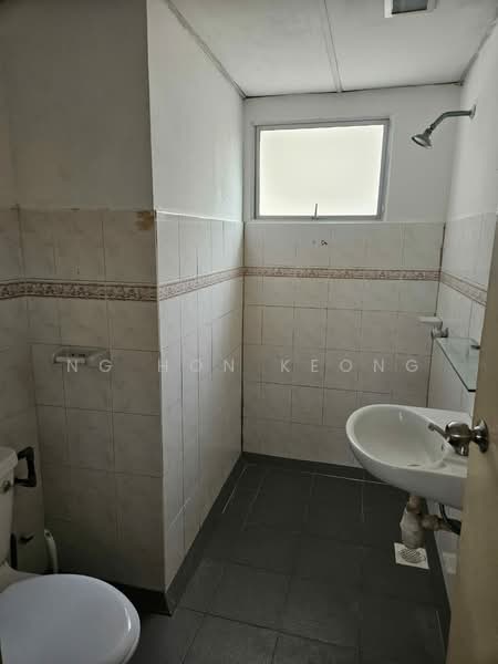 Apartment for Sale at Pangsapuri Saraka - Ng Hon Keong - Bathroom - PropertyGuru.com.my
