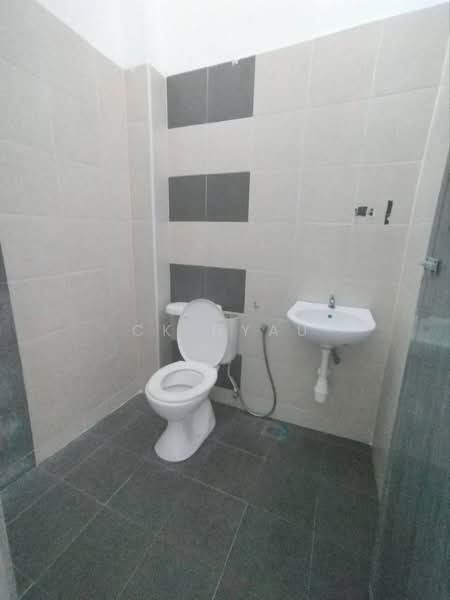 Ipoh lahat sri wang extended single storey corner house for sale untuk Untuk Dijual - RM 350,000, Mac 2026 - Bathroom - PropertyGuru.com.my