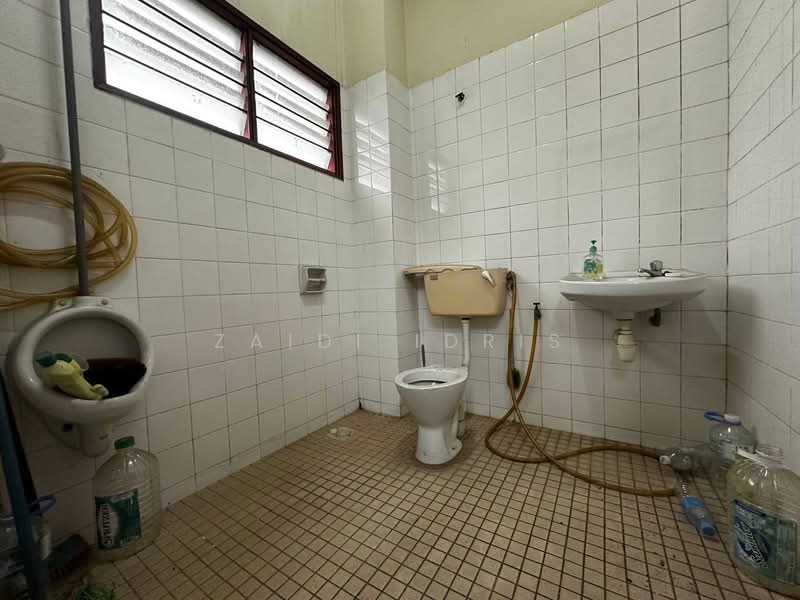 Shop / Office for Sale in Shah Alam (Selangor) - Zaidi Idris - Bathroom - PropertyGuru.com.my
