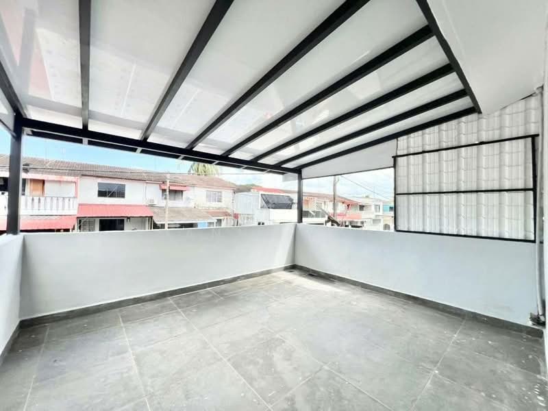 Double Storey Low Cost @ 27 Jalan Lanjut 6, Taman Desa Cemerlang Ulu Tiram. Johor untuk Untuk Dijual - RM 418,000, Apr 2026 - Balcony - PropertyGuru.com.my