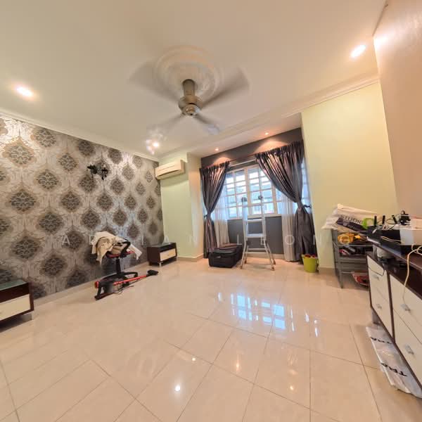 2-storey Terraced House for Sale in Bandar Kinrara Seksyen 5 (Bandar Kinrara) - Adrian Leong - Living Room - PropertyGuru.com.my