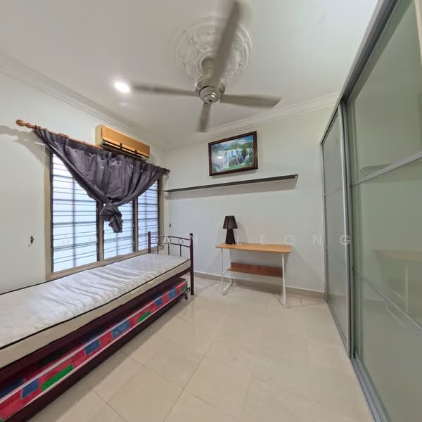 2-storey Terraced House for Sale in Bandar Kinrara Seksyen 5 (Bandar Kinrara) - Adrian Leong - Bedroom - PropertyGuru.com.my