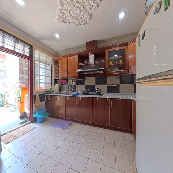 2-storey Terraced House for Sale in Bandar Kinrara Seksyen 5 (Bandar Kinrara) - Adrian Leong - Kitchen - PropertyGuru.com.my