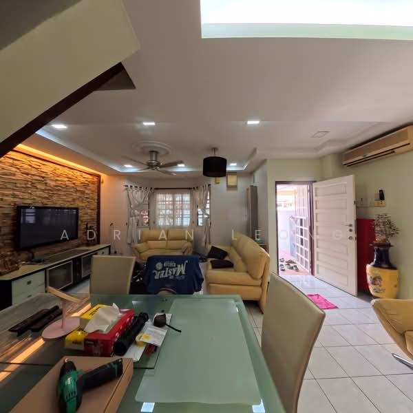 2-storey Terraced House for Sale in Bandar Kinrara Seksyen 5 (Bandar Kinrara) - Adrian Leong - Living Room - PropertyGuru.com.my