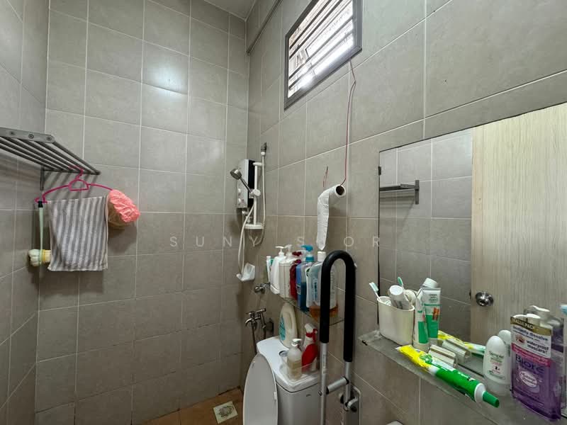 2.5-storey Terraced House for Sale in Taman Scientex Senai (Senai) - Suny Sior - Bathroom - PropertyGuru.com.my