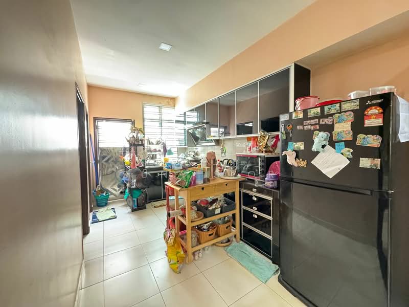 2.5-storey Terraced House for Sale in Taman Scientex Senai (Senai) - Suny Sior - Kitchen - PropertyGuru.com.my