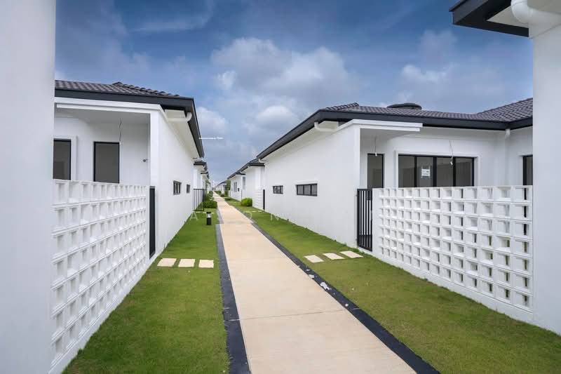 1-storey Terraced House for Sale in Shah Alam (Selangor) - Jason Tan - Exterior - PropertyGuru.com.my