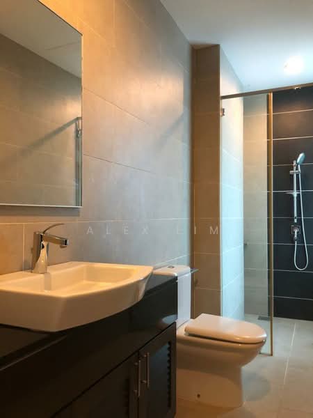 Kondominium untuk Disewa di Gurney Paragon - Alex Lim - Bathroom - PropertyGuru.com.my