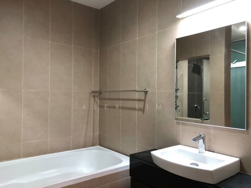Kondominium untuk Disewa di Gurney Paragon - Alex Lim - Bathroom - PropertyGuru.com.my