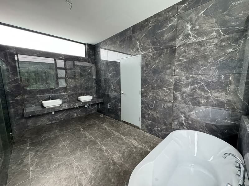 Bungalow for Sale in Taman Seri Austin (Tebrau) - Daniel Yong - Bathroom - PropertyGuru.com.my