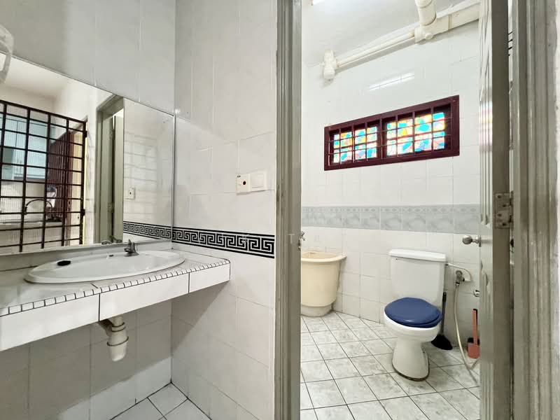 2-storey Terraced House for Sale in Permas Jaya (Johor Bahru) - Yik Tat - Bathroom - PropertyGuru.com.my