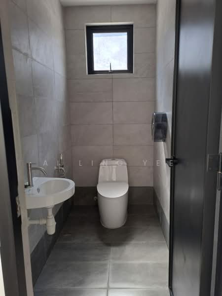 Semi-D Factory for Rent in Kampung Bukit Kapar (Kapar) - Ai Ling Yee - Bathroom - PropertyGuru.com.my