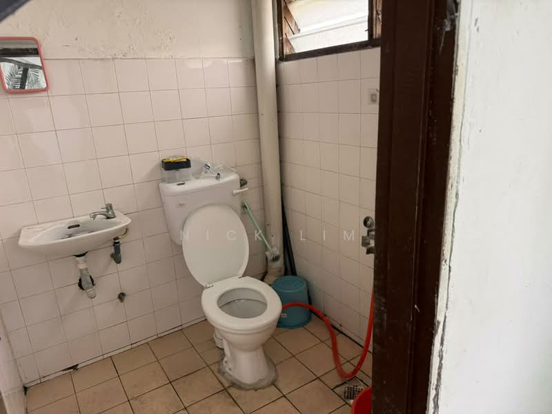 Industrial Land for Rent in Kepong (Kuala Lumpur) - Nick Lim - Bathroom - PropertyGuru.com.my