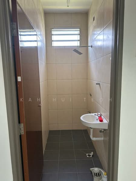 Semi-Detached House for Rent in Padang Serai (Kedah) - Kah Hui Teoh - Bathroom - PropertyGuru.com.my