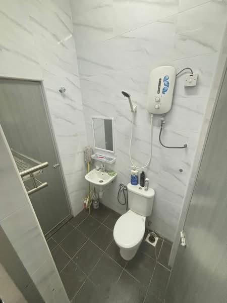 2-storey Terraced House for Sale in Taman Kepong Indah (Kepong) - Kin CK - Bathroom - PropertyGuru.com.my