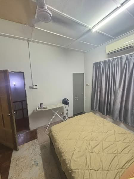 2-storey Terraced House for Sale in Taman Kepong Indah (Kepong) - Kin CK - Bedroom - PropertyGuru.com.my