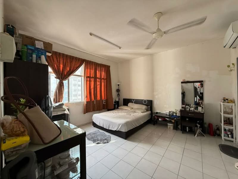Apartment for Sale at Molek Ria - Daniel Yong - Bedroom - PropertyGuru.com.my