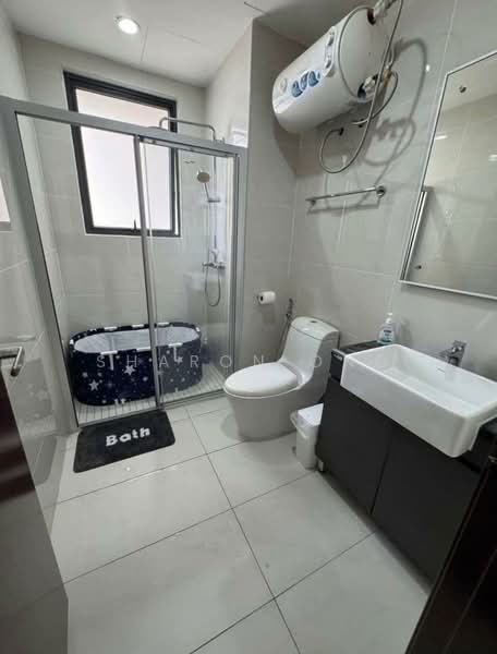 Kondominium untuk Dijual di Royal Strand @ Country Garden Danga Bay - Sharon Ong - Bathroom - PropertyGuru.com.my