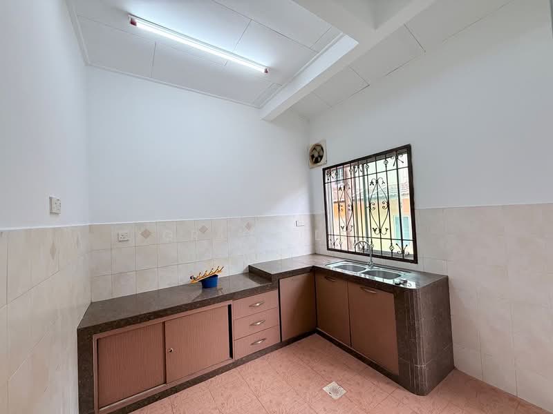 Austin Perdana untuk Untuk Disewa - RM 2,400 /bulan, Mac 2026 - Kitchen - PropertyGuru.com.my