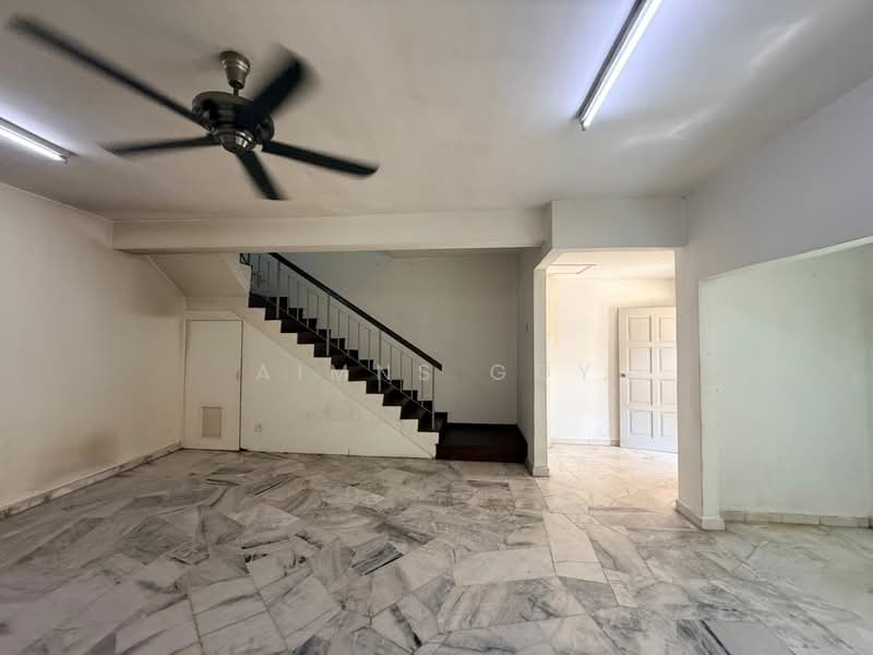 2 Storey Taman Bukit Mewah Kajang House On Rent untuk Untuk Disewa - RM 1,500 /bulan, Apr 2026 - Living Room - PropertyGuru.com.my