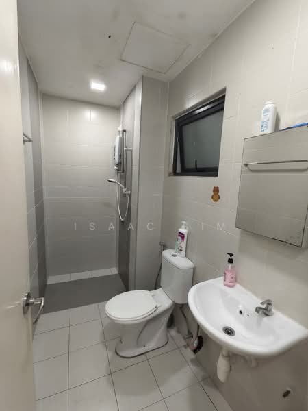 Servis Apartment untuk Disewa di Kiara Plaza - Isaac Sim - Bathroom - PropertyGuru.com.my