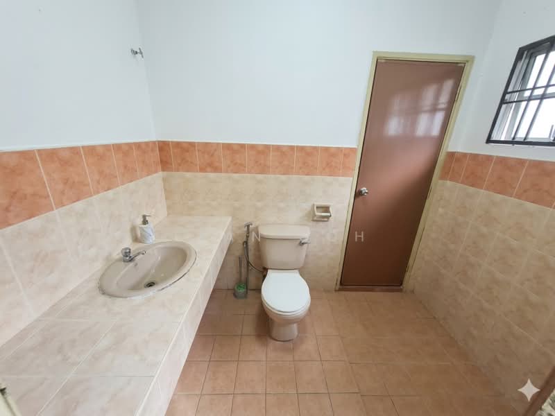 2-storey Terraced House for Sale in Bandar Bukit Puchong 2 (Puchong) - Evan Goh - Bathroom - PropertyGuru.com.my