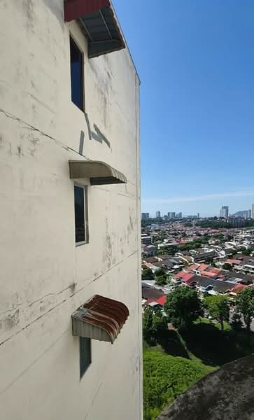 Pangsapuri untuk Dijual di Greenlane Heights Block 3 - Sunny Lok - Exterior - PropertyGuru.com.my