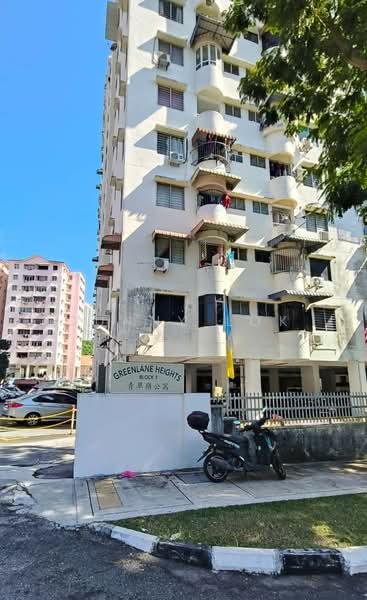 Pangsapuri untuk Dijual di Greenlane Heights Block 3 - Sunny Lok - Exterior - PropertyGuru.com.my