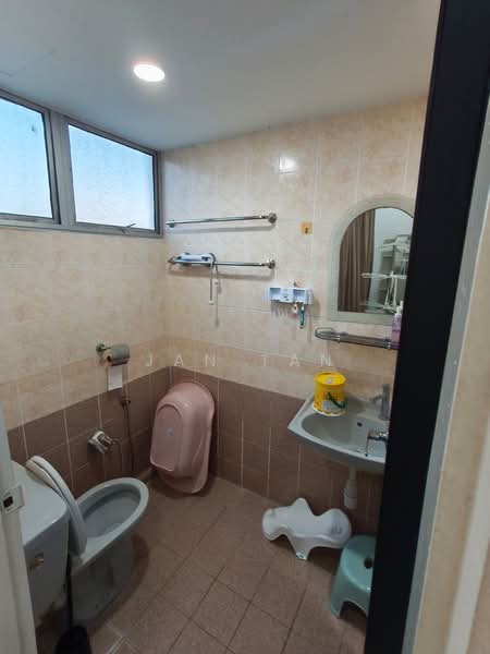 Condominium for Sale at Desa Golf Condominium - Jan Tan - Bathroom - PropertyGuru.com.my